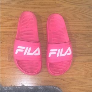 Fila slides